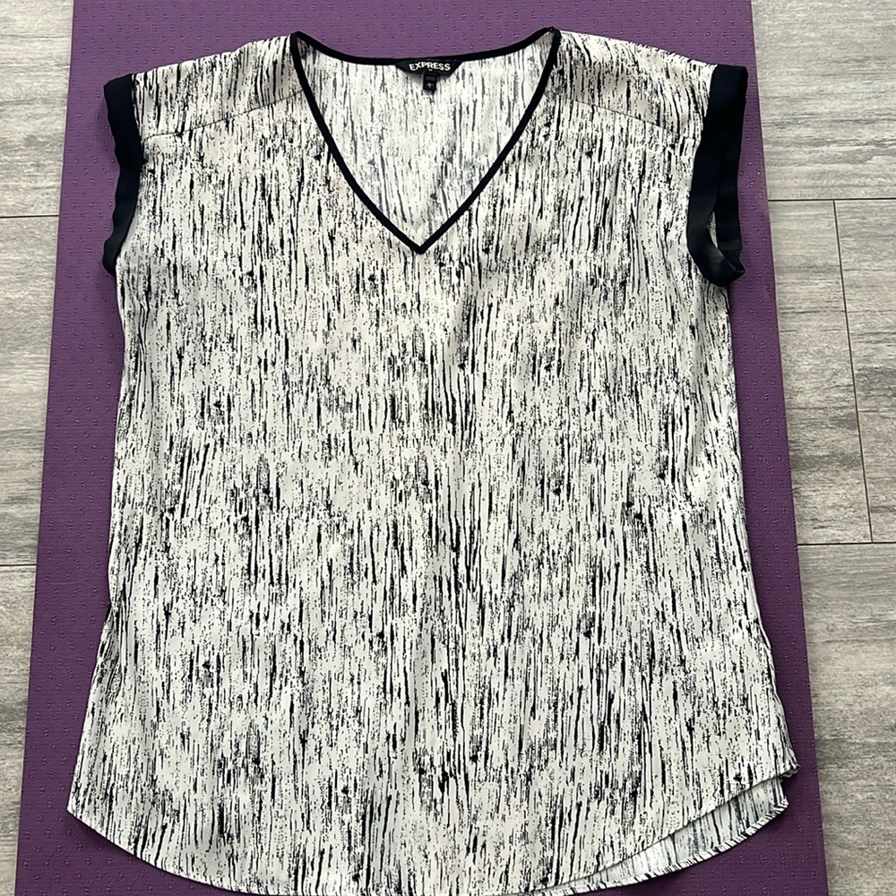 Women’s Express shirt!